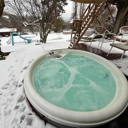 Вилла Annecy With Jacuzzi Мантон-Сен-Бернар